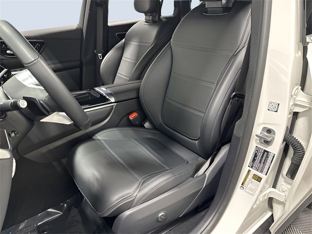 Used 2025 Mercedes-Benz GLC 300 4MATIC image 27