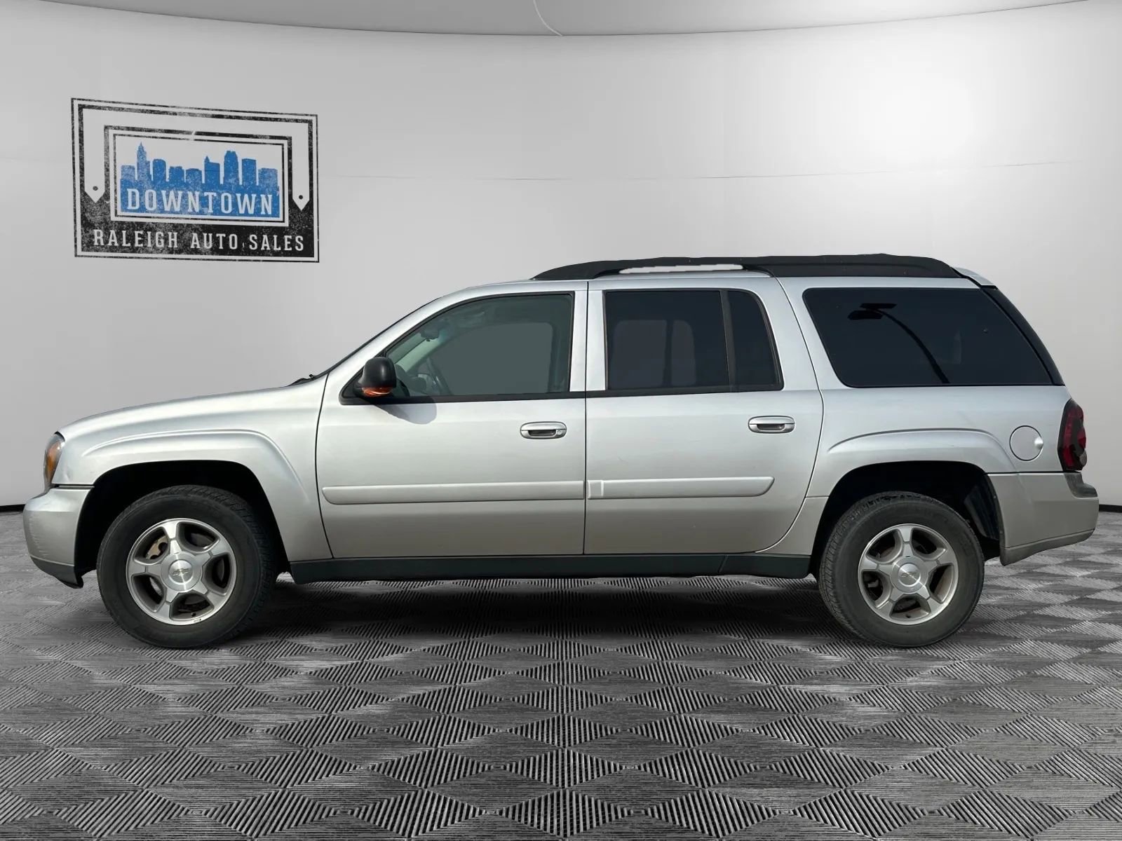 Used 2005 Chevrolet TrailBlazer EXT LT Extended Sport Utility 4D w/ Luxury Package image 9