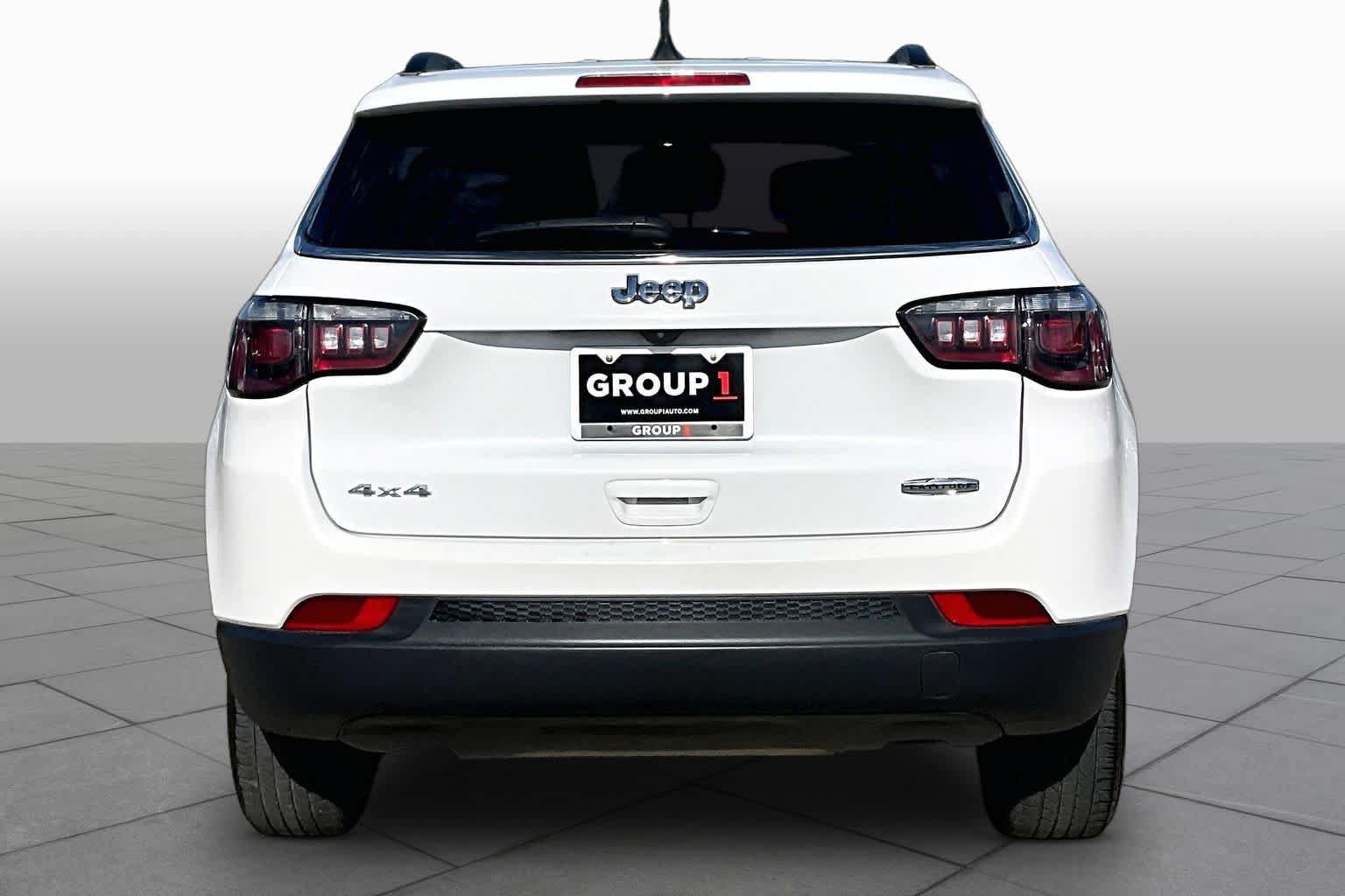 Used 2024 Jeep Compass Latitude AWD/4WD image 5