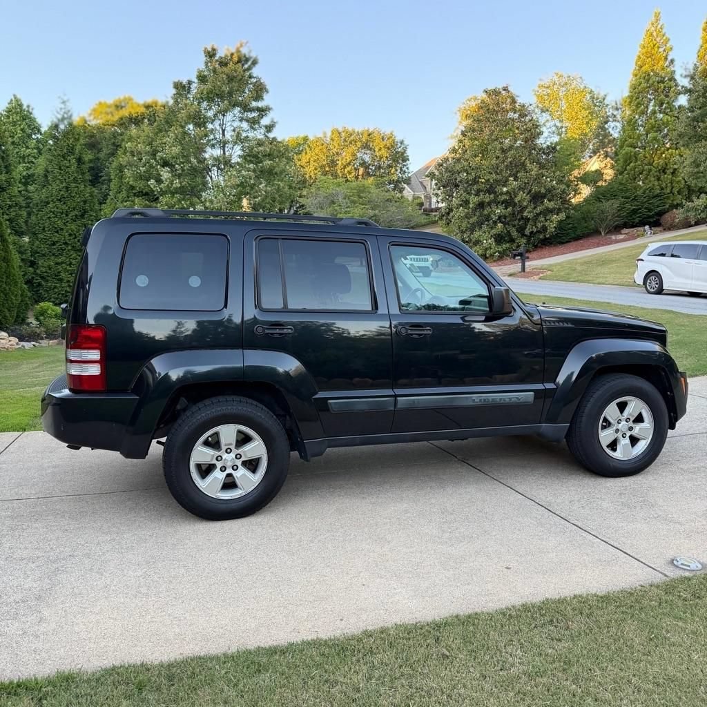 Used 2010 Jeep Liberty Sport w/ Popular Equipment Group AWD/4WD image 5