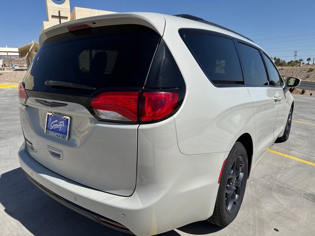 Used 2020 Chrysler Pacifica Touring-L FWD image 5