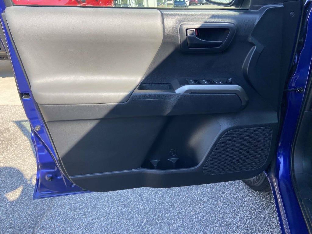 Used 2023 Toyota Tacoma SR5 RWD image 11