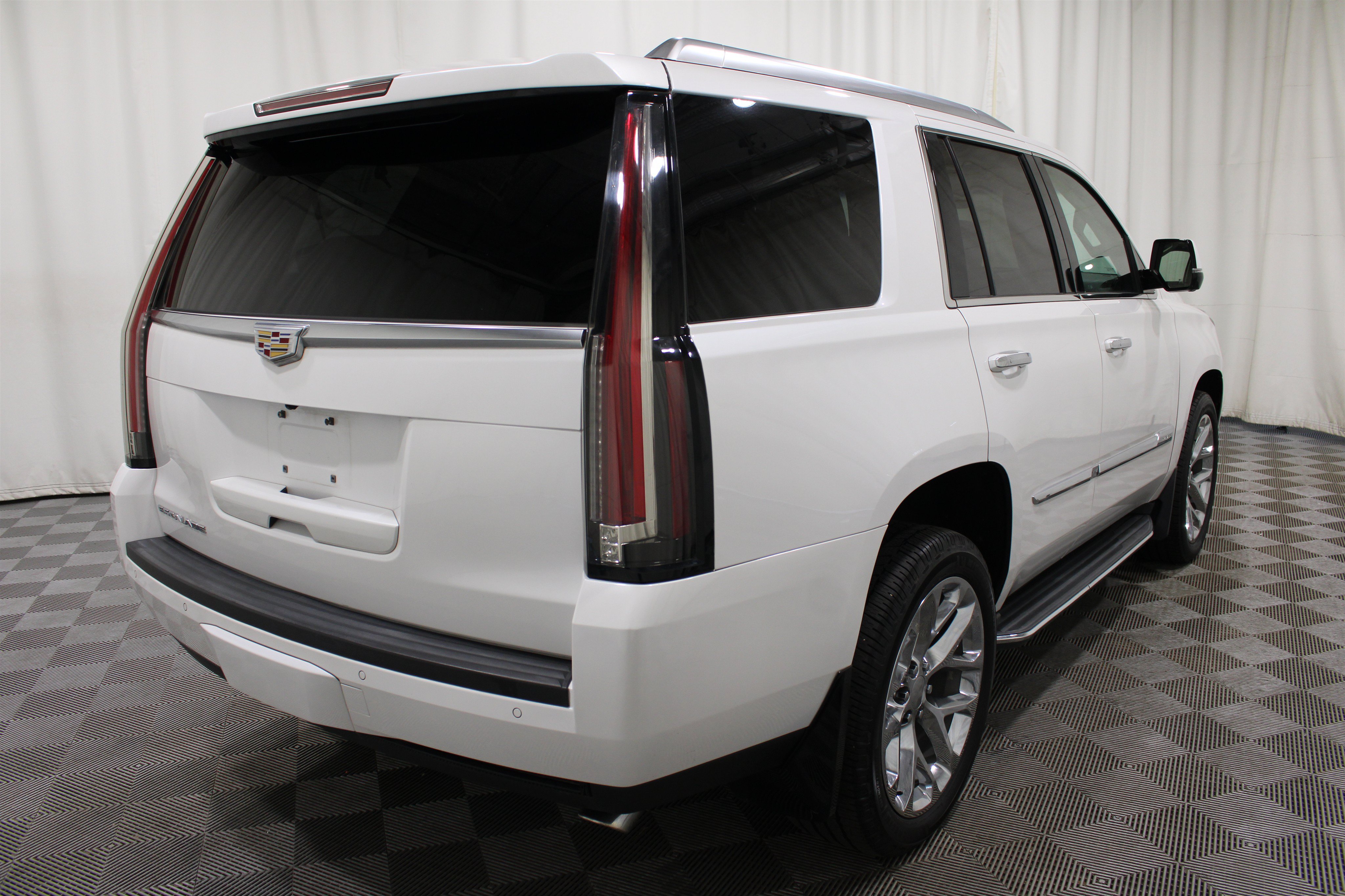 Used 2016 Cadillac Escalade Luxury AWD/4WD image 31