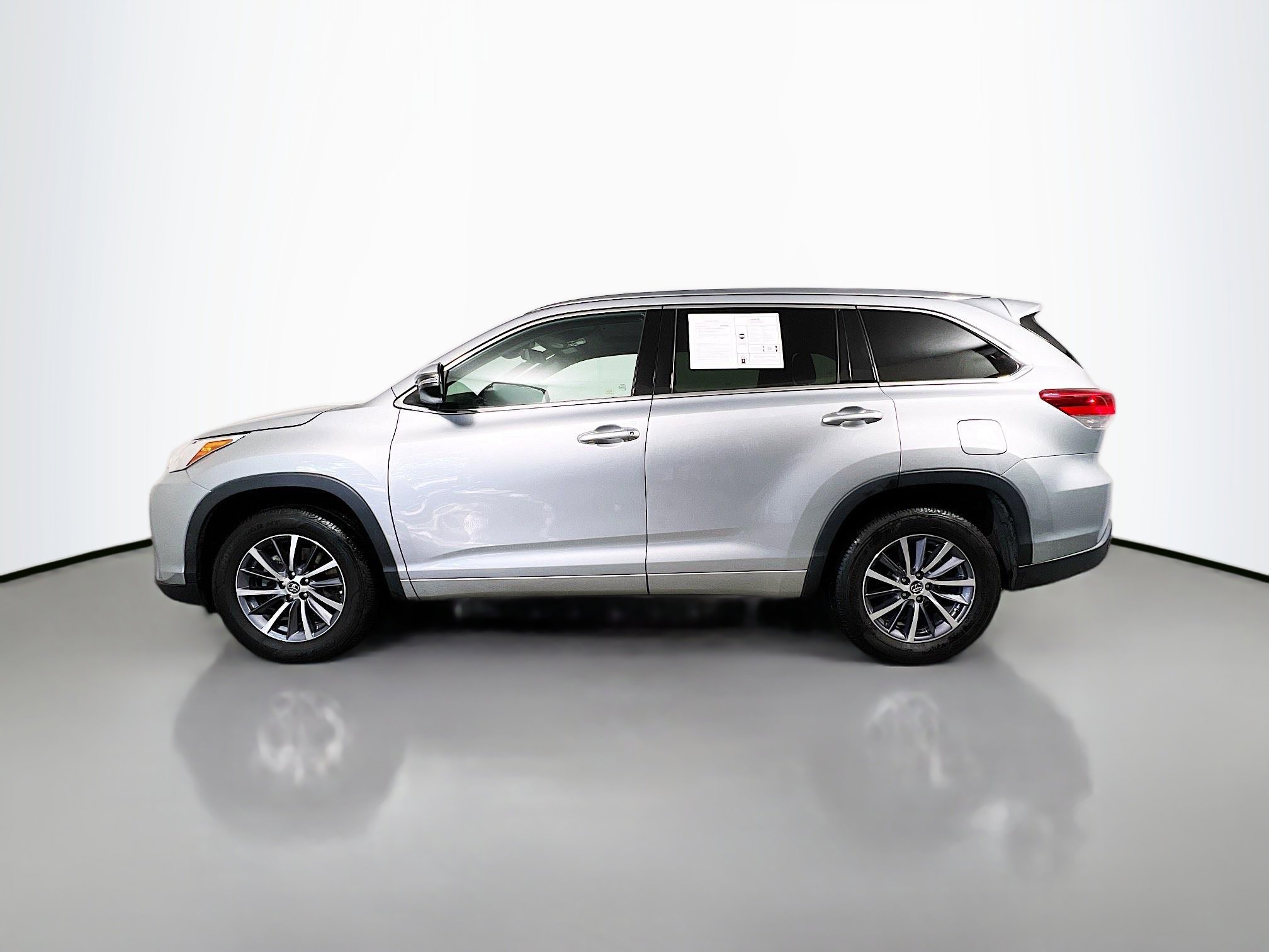 Used 2017 Toyota Highlander XLE image 9