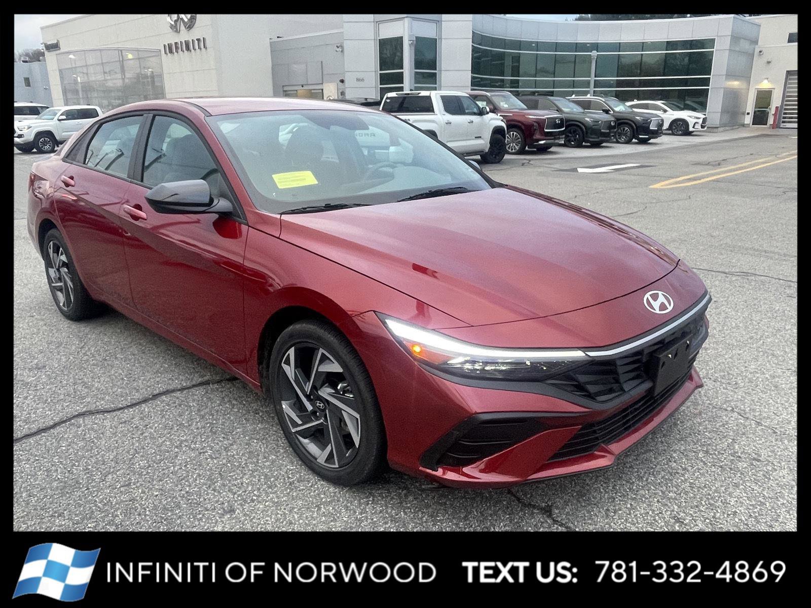 Used 2025 Hyundai Elantra SEL image 1