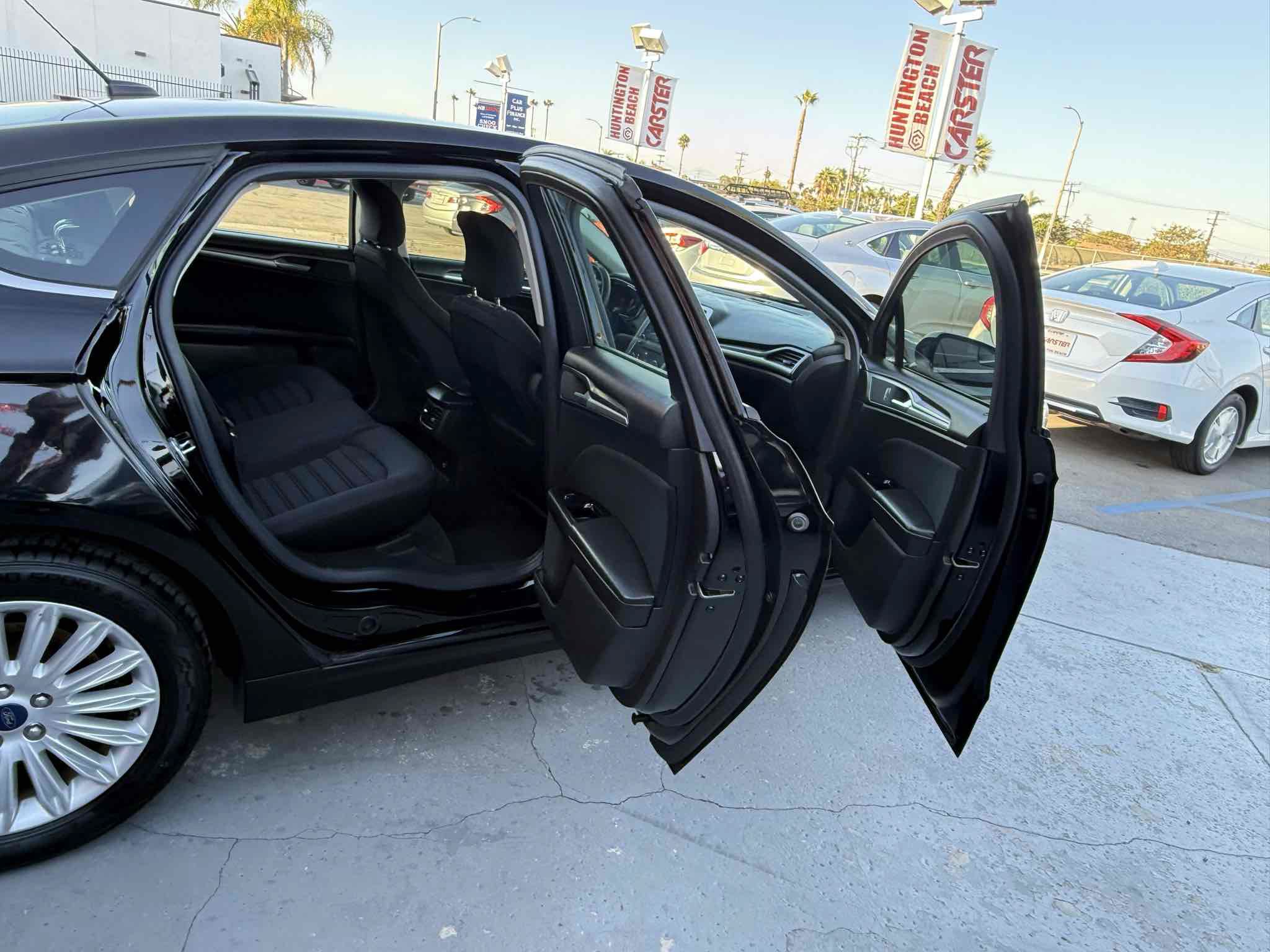 Used 2016 Ford Fusion SE FWD image 31
