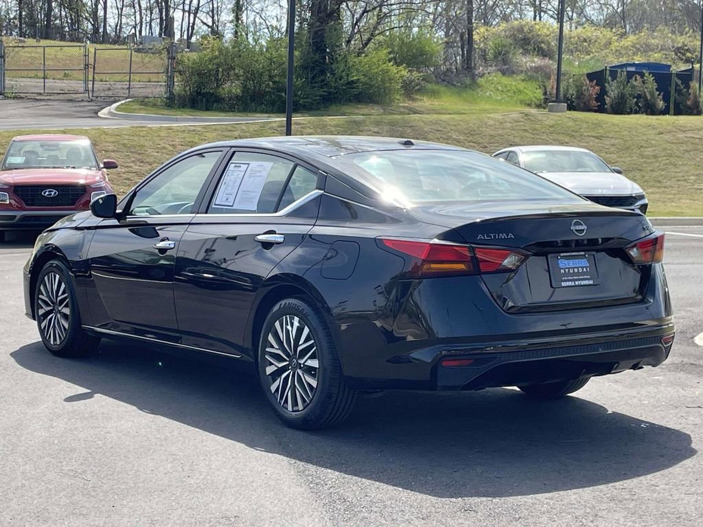 Used 2024 Nissan Altima 2.5 SV FWD image 5