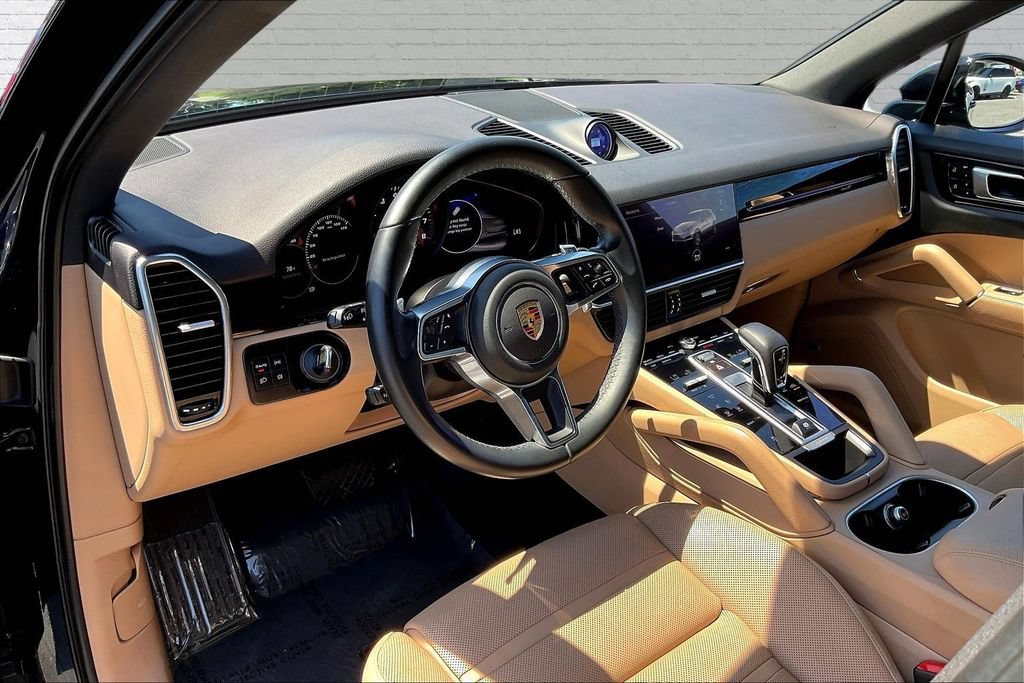 Used 2022 Porsche Cayenne AWD/4WD image 17