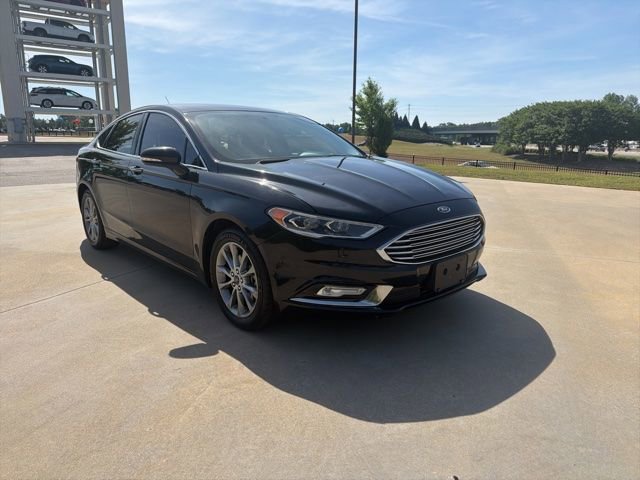 Used 2017 Ford Fusion SE w/ Fusion SE Technology Package FWD image 1