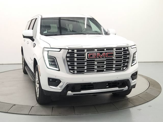 Used 2025 GMC Yukon XL Denali AWD/4WD image 3