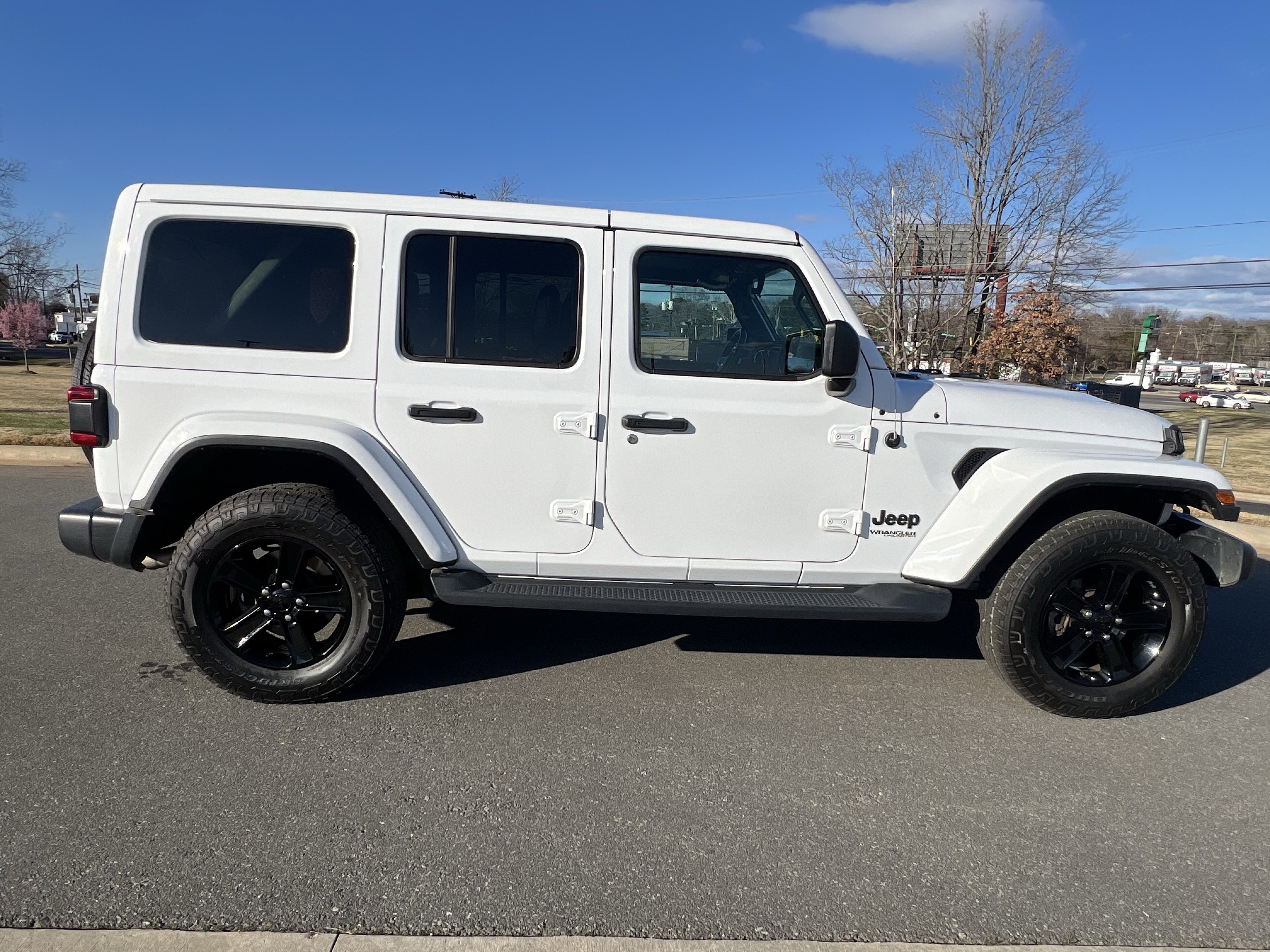 Used 2020 Jeep Wrangler Unlimited Sahara AWD/4WD image 10