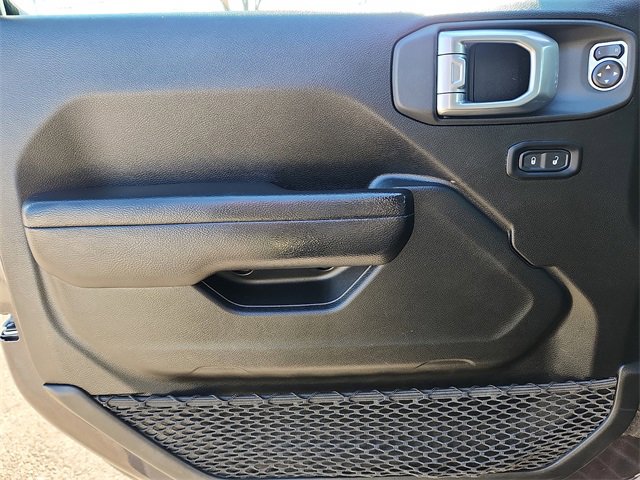 Used 2025 Jeep Wrangler Unlimited Rubicon image 13