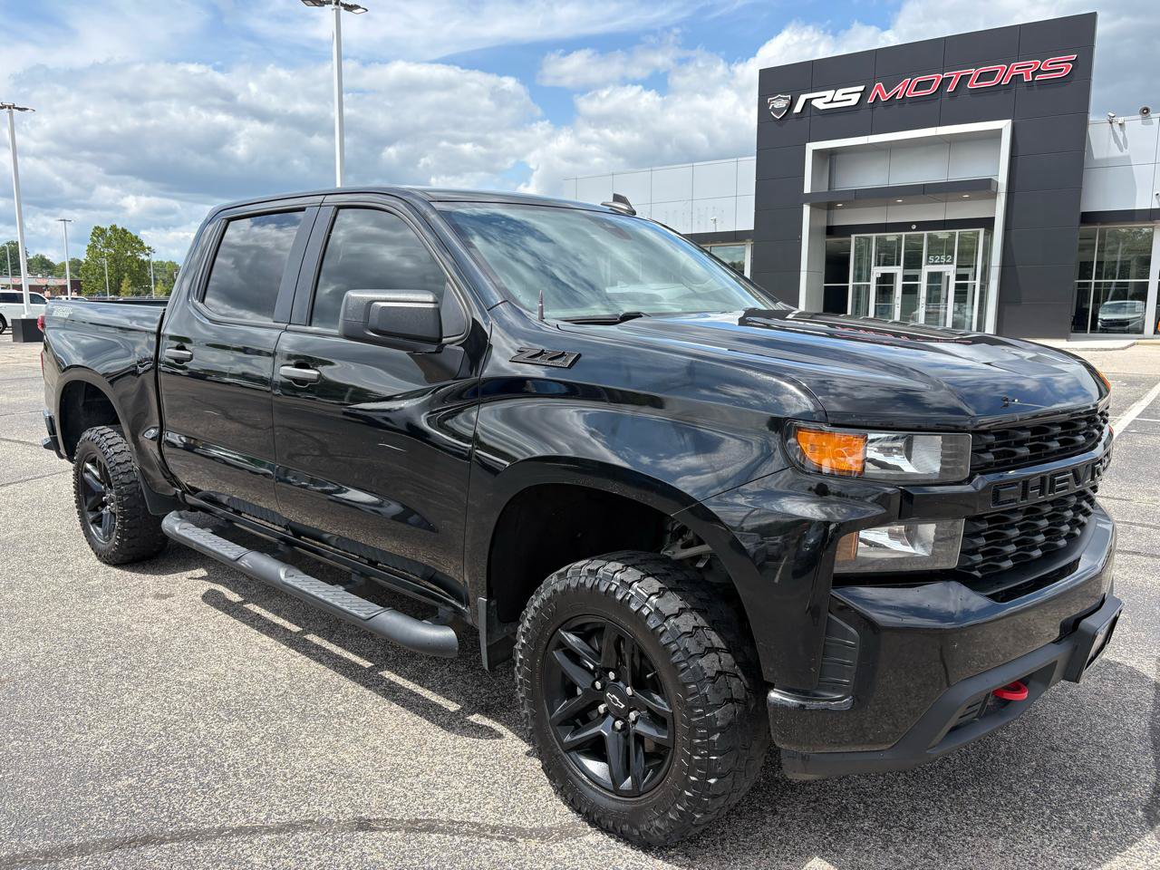 Used 2021 Chevrolet Silverado 1500 Custom Trail Boss w/ Midnight Edition AWD/4WD image 2