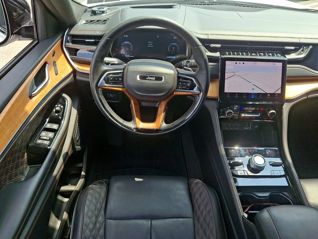 Used 2023 Jeep Grand Cherokee L Summit AWD/4WD image 2