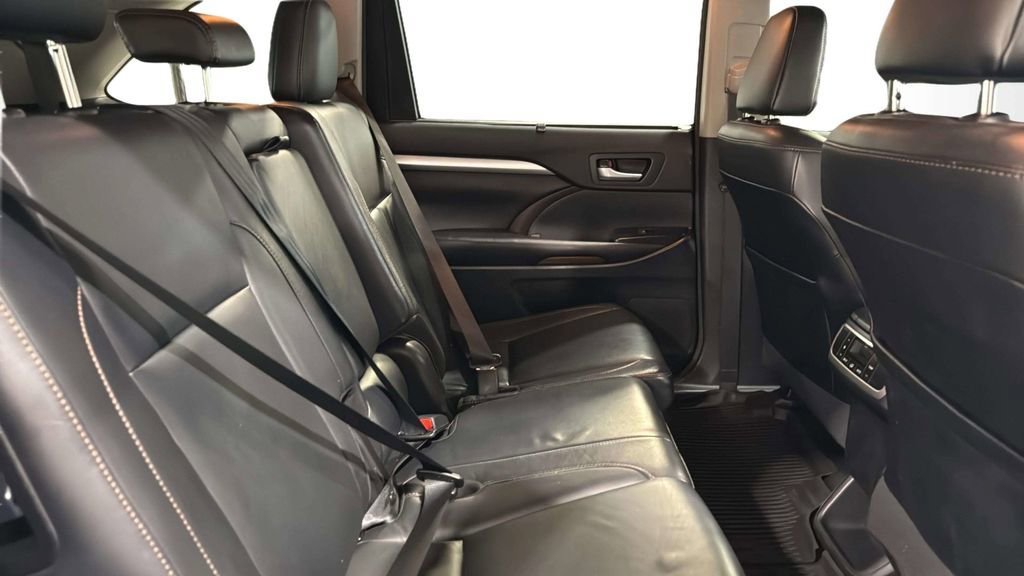 Used 2017 Toyota Highlander XLE AWD/4WD image 15
