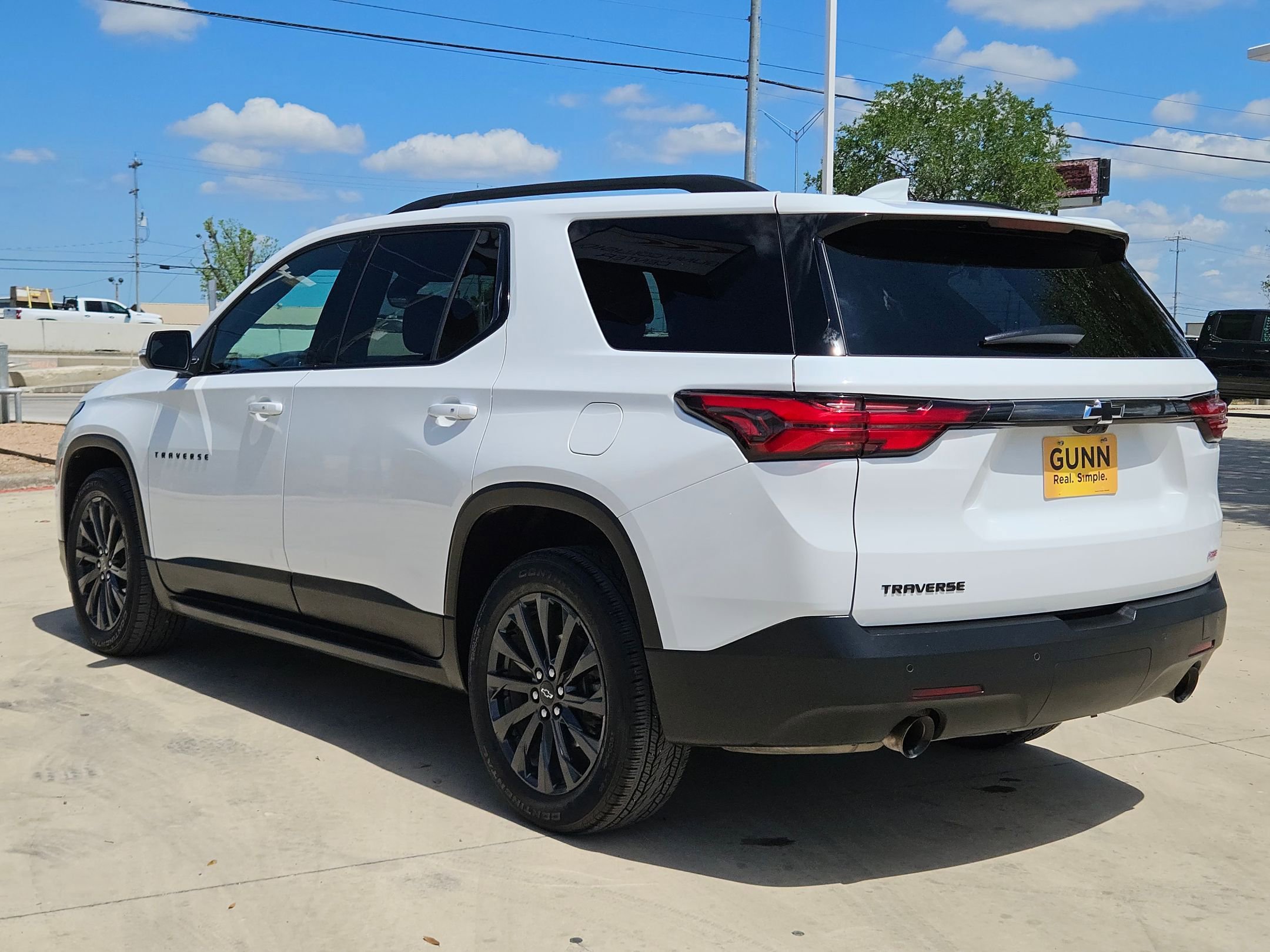 Certified 2023 Chevrolet Traverse RS w/ LPO, 'HIT The Road' Package FWD image 5