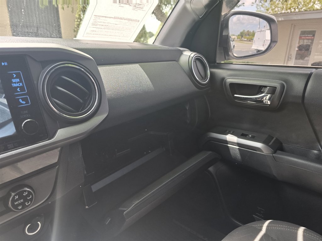 Used 2016 Toyota Tacoma TRD Sport w/ Towing Package AWD/4WD image 27