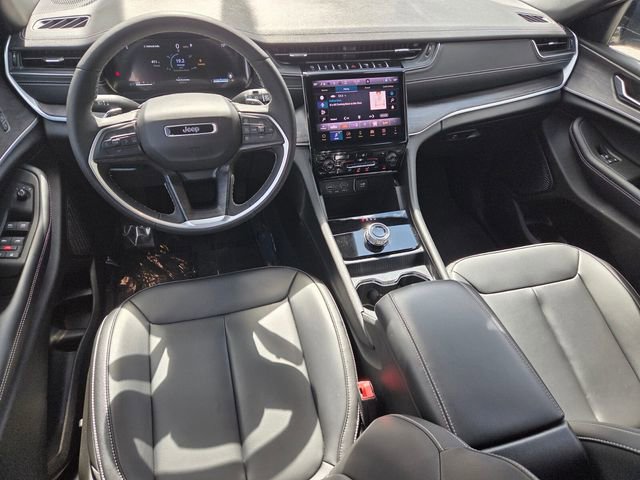 Certified 2025 Jeep Grand Cherokee Limited w/ Black Appearance Package image 9