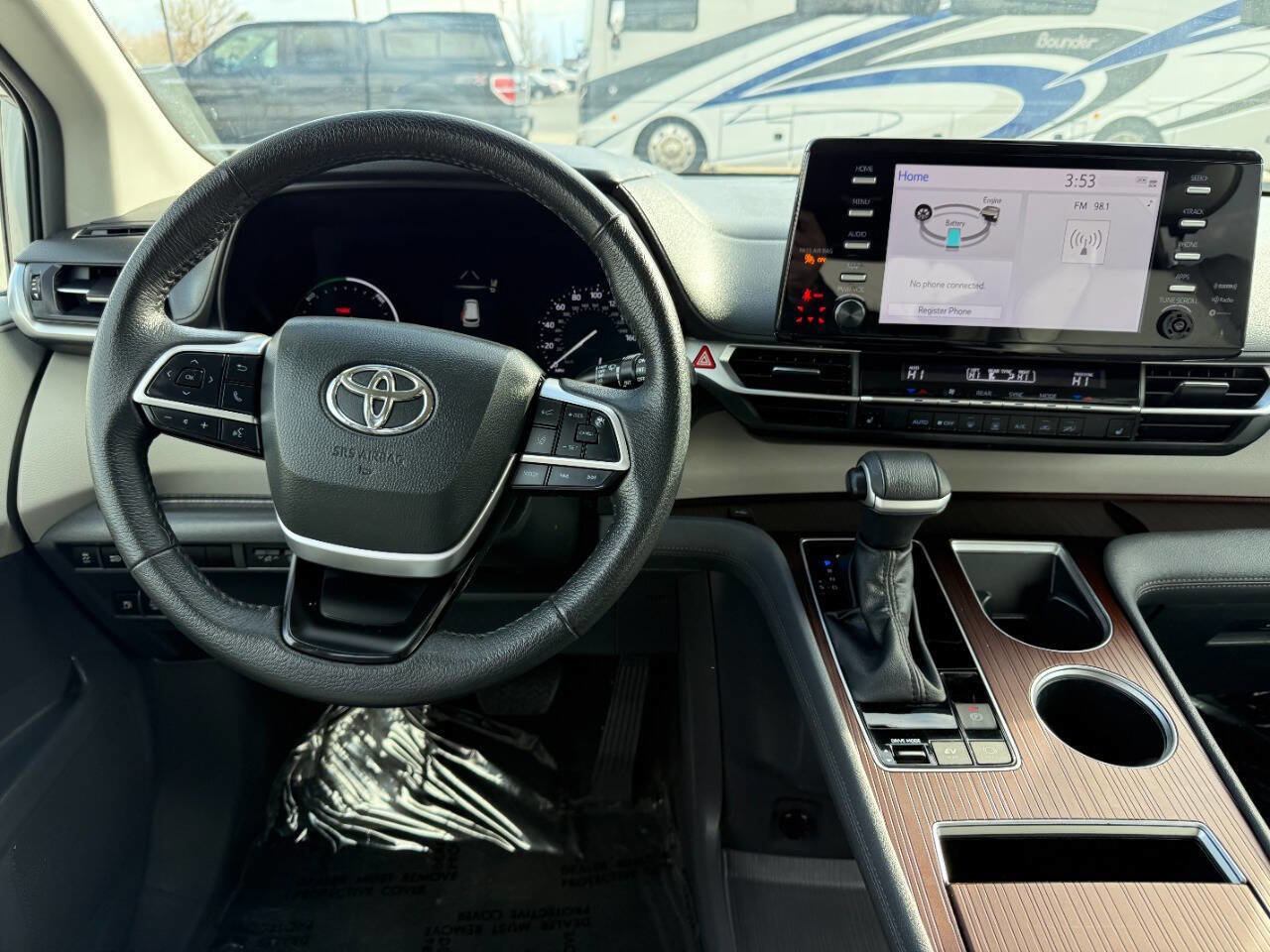 Used 2023 Toyota Sienna XLE image 35