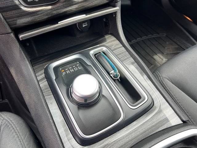 Used 2018 Chrysler 300 Touring w/ Chrome Appearance Package RWD image 23