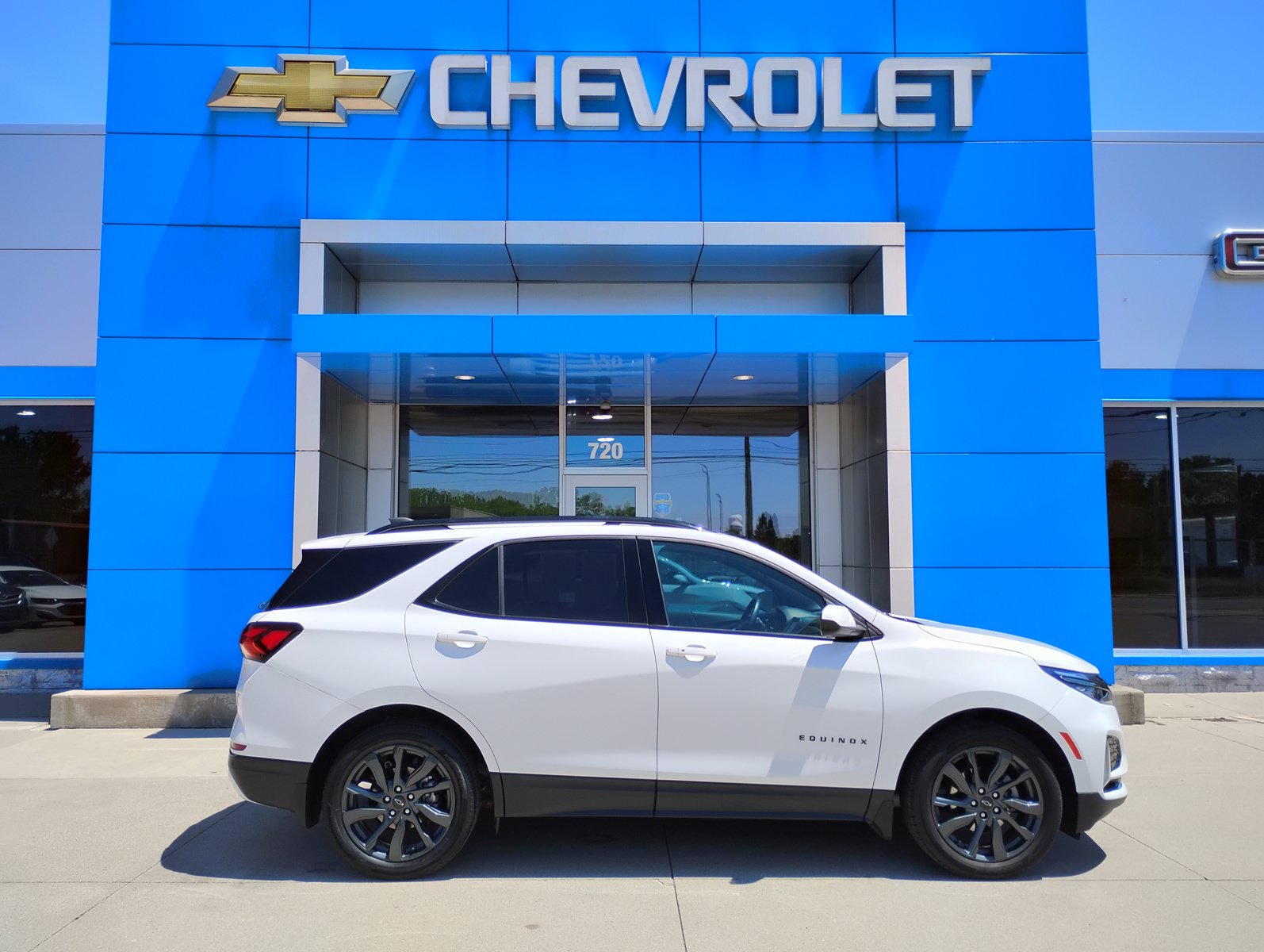 Used 2022 Chevrolet Equinox RS FWD image 4