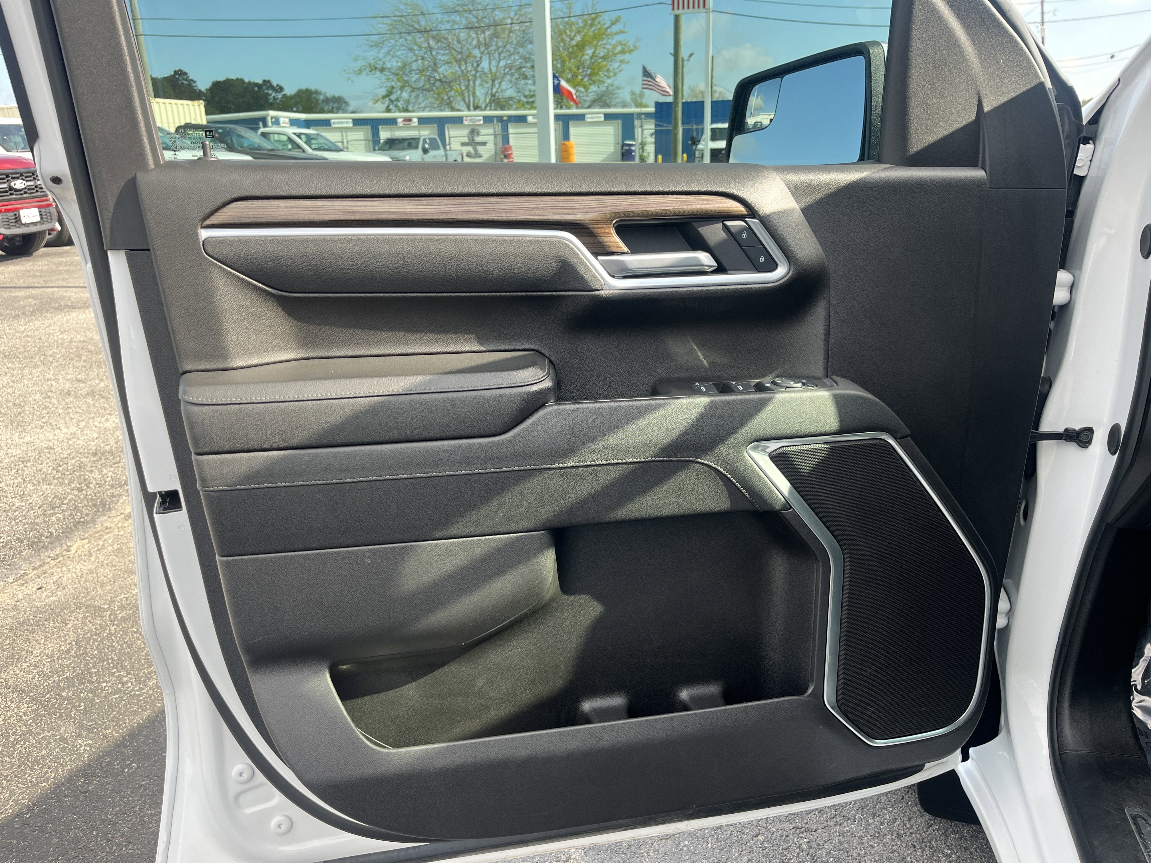 Used 2025 Chevrolet Silverado 1500 LT image 11