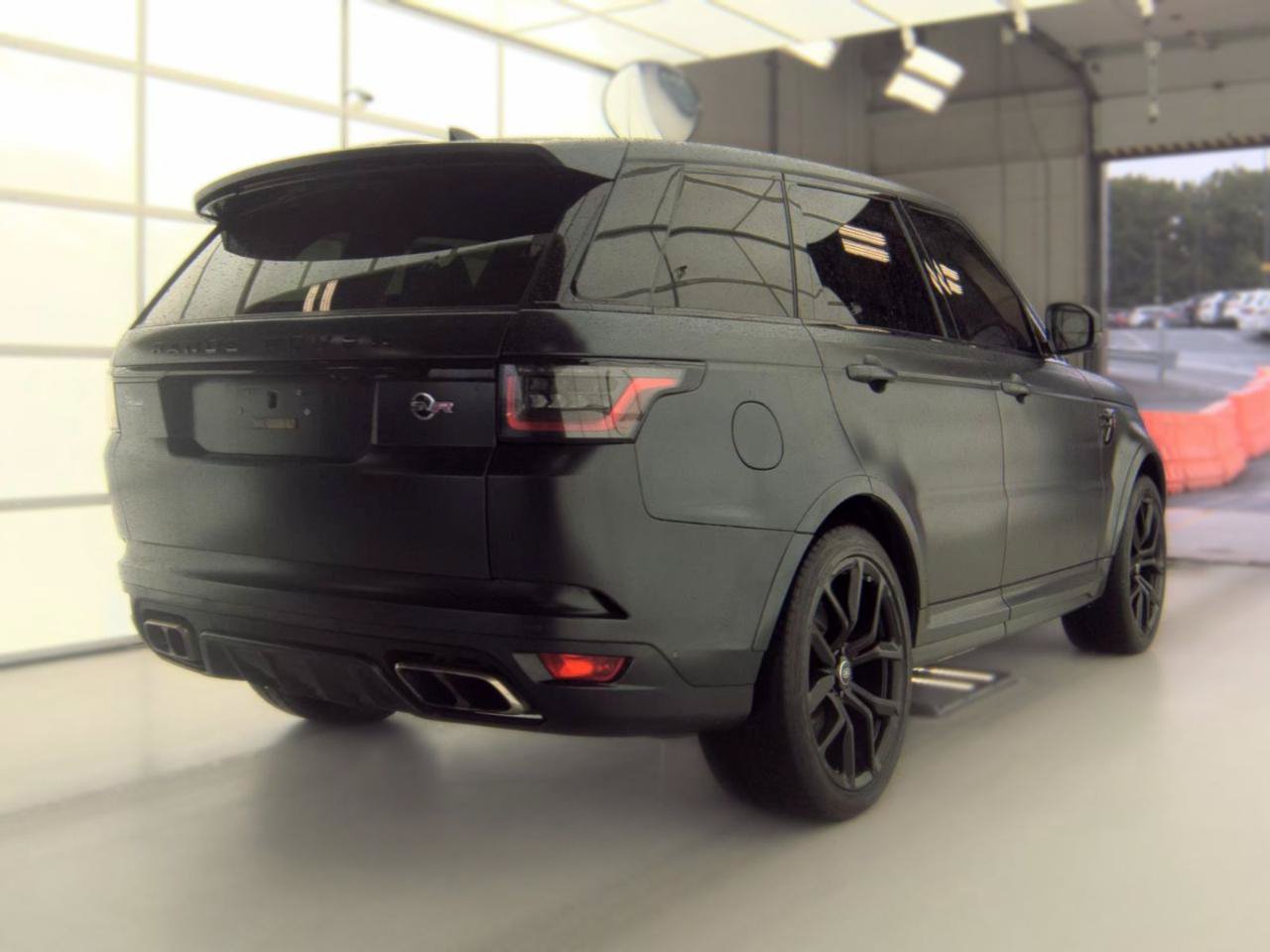 Used 2020 Land Rover Range Rover Sport SVR AWD/4WD image 2