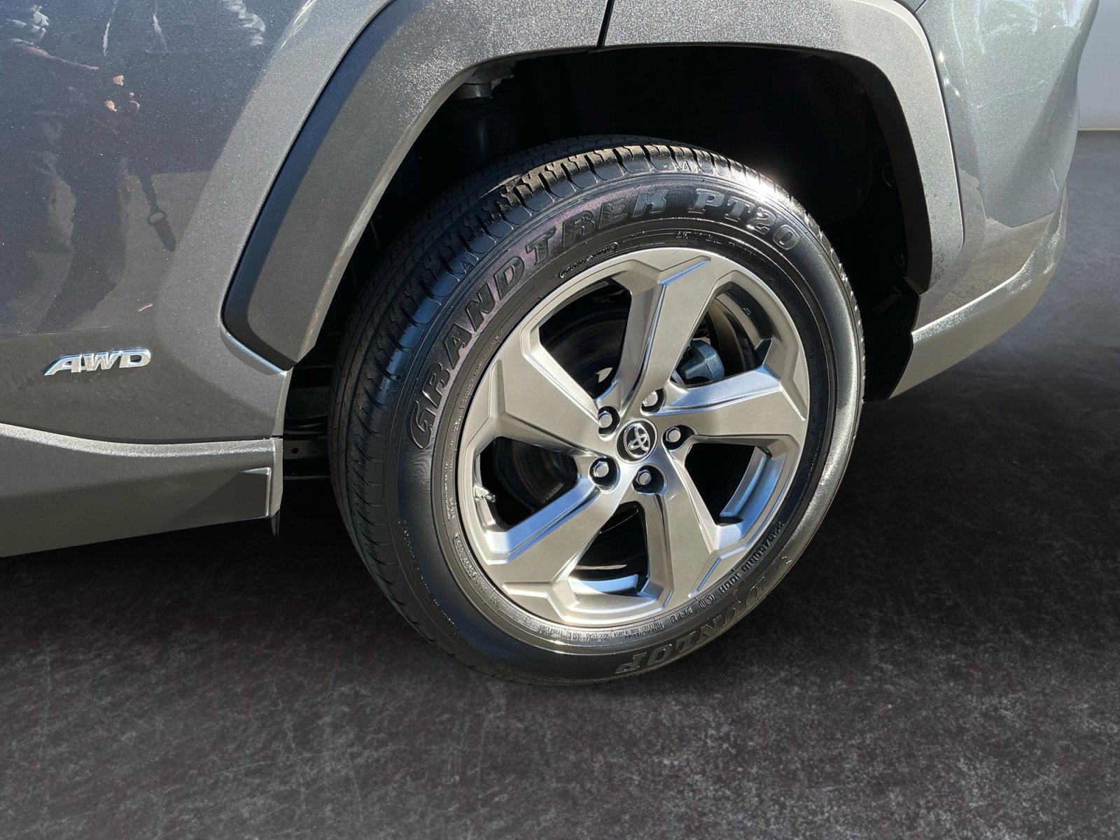 Used 2019 Toyota RAV4 Limited image 10