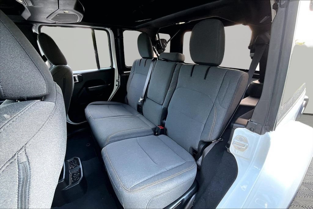 Used 2024 Jeep Wrangler Unlimited AWD/4WD image 18