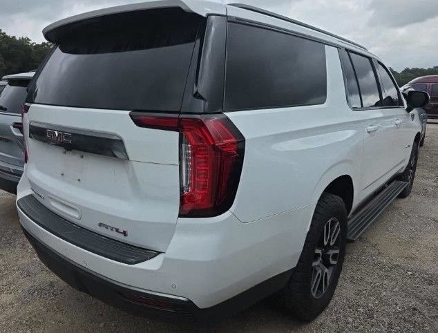 Used 2022 GMC Yukon XL AT4 AWD/4WD image 3