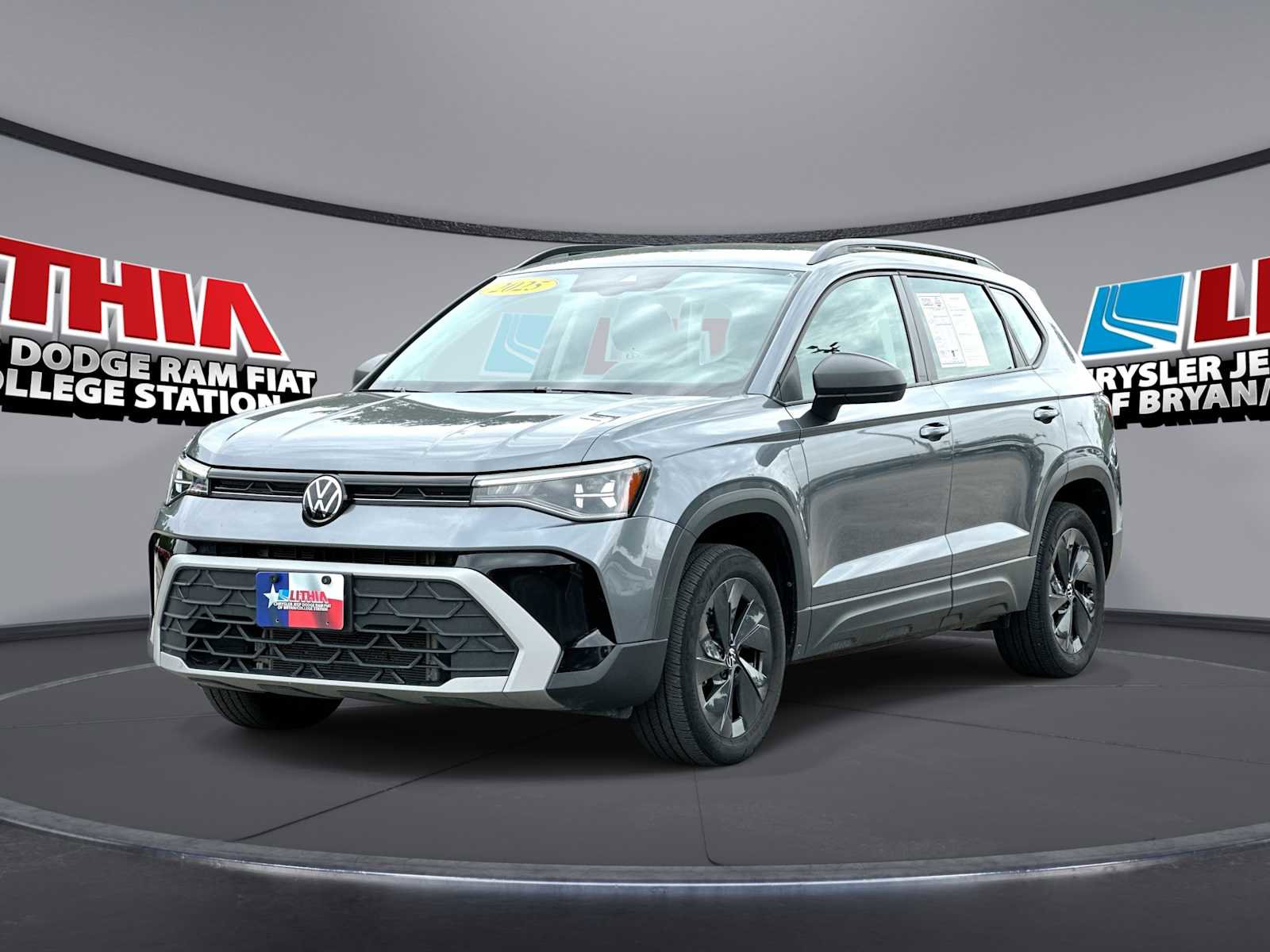 Used 2025 Volkswagen Taos S FWD image 1