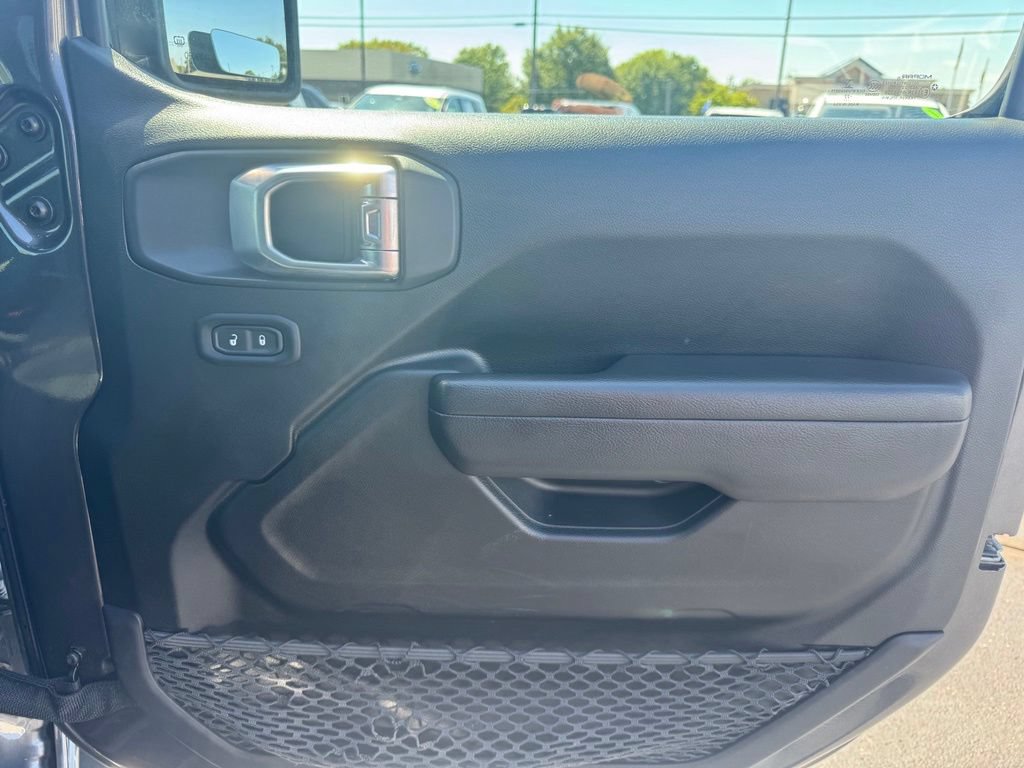 Used 2022 Jeep Gladiator Sport AWD/4WD image 14