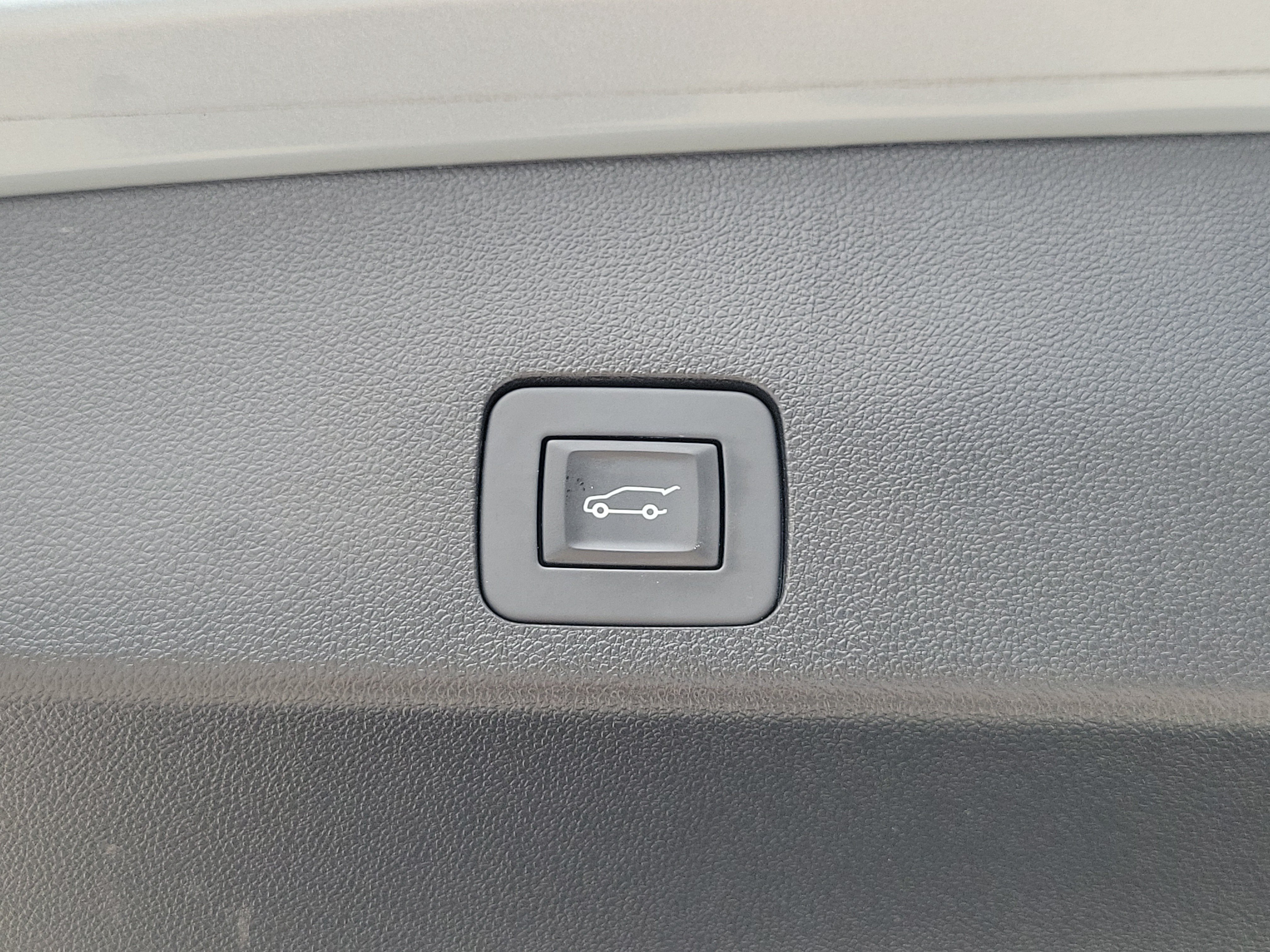 Used 2023 Buick Encore GX Select w/ Sport Touring Package FWD image 17