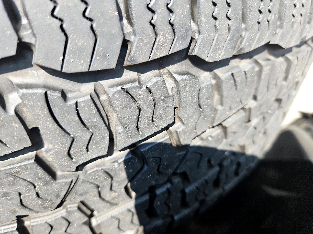 Used 2022 Hyundai Santa Cruz Limited image 11