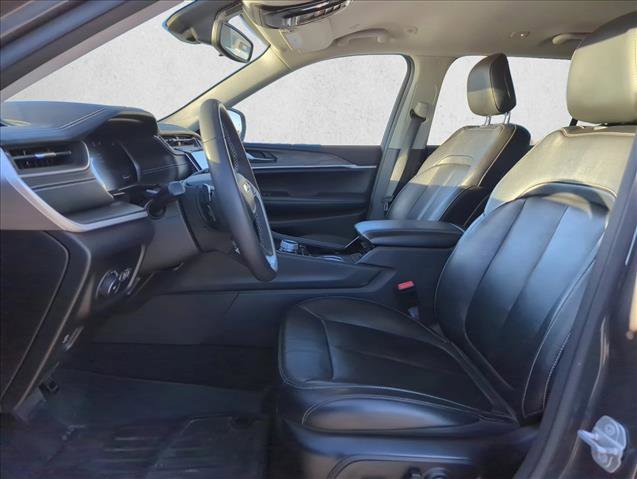 Used 2023 Jeep Grand Cherokee L Limited w/ Black Appearance Package image 9