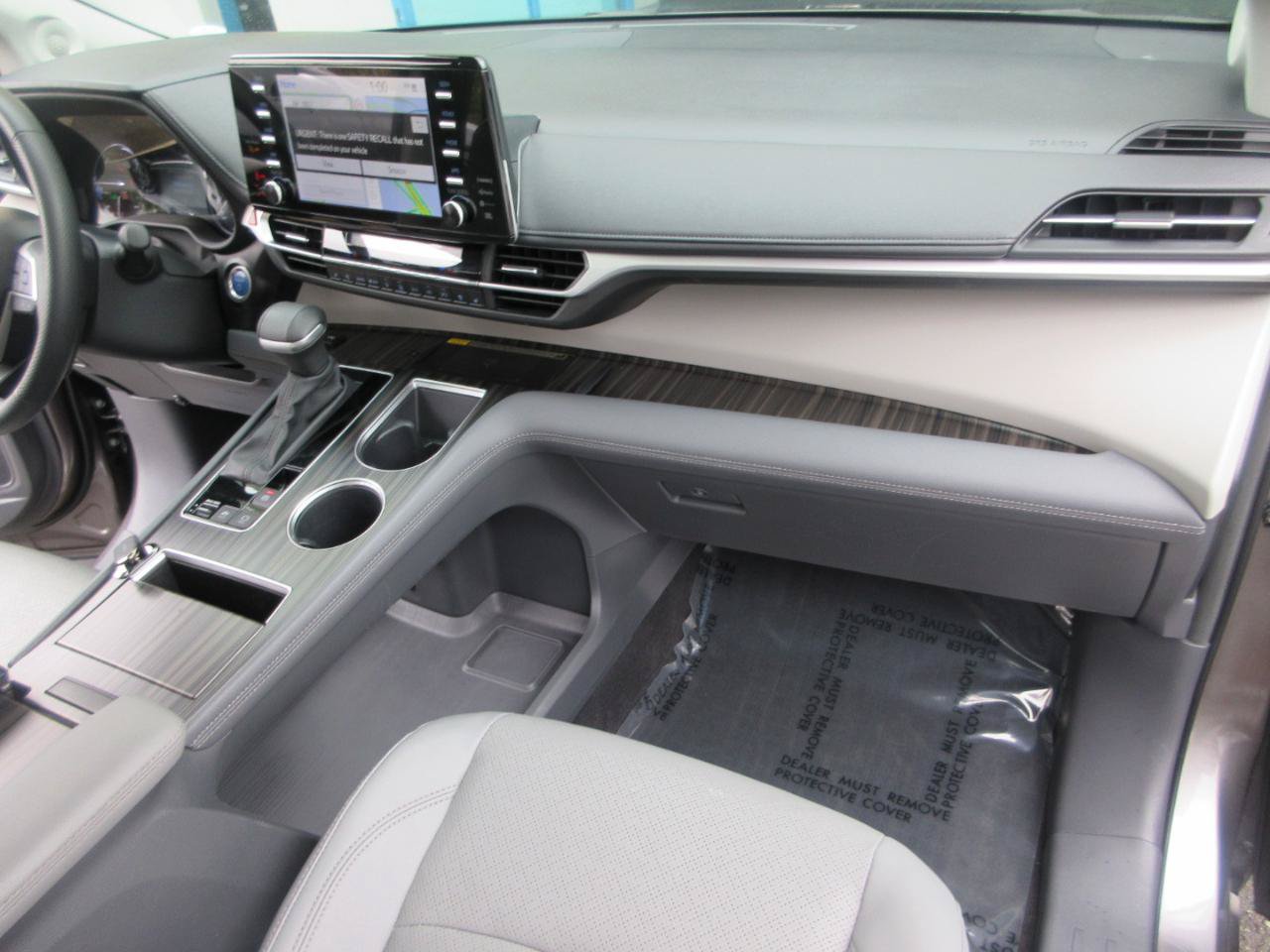 Used 2024 Toyota Sienna Limited AWD image 32