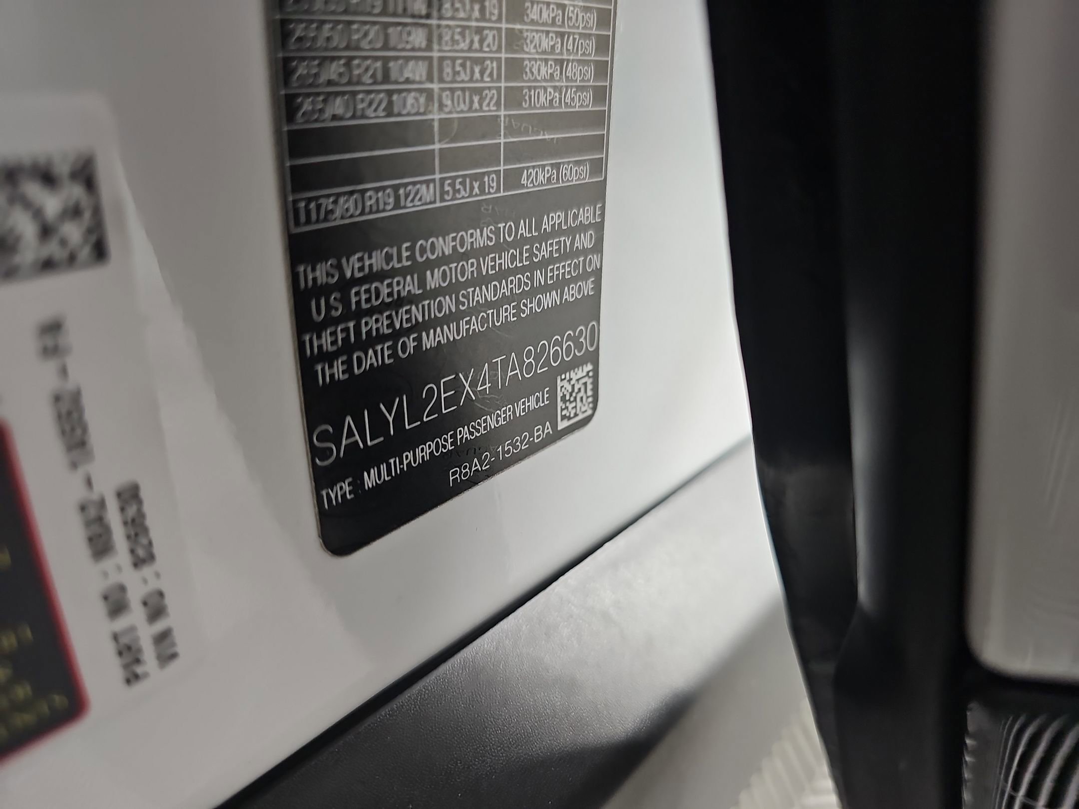 New 2026 Land Rover Range Rover Velar Dynamic SE image 18