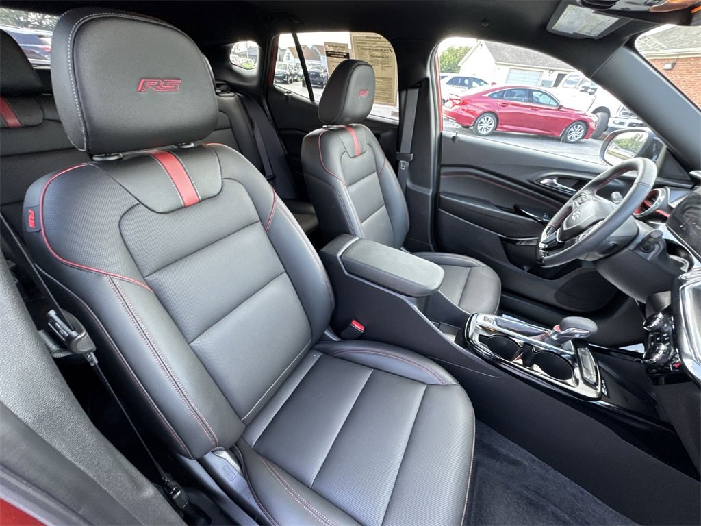 Used 2024 Chevrolet Trax RS w/ Sunroof Package image 25
