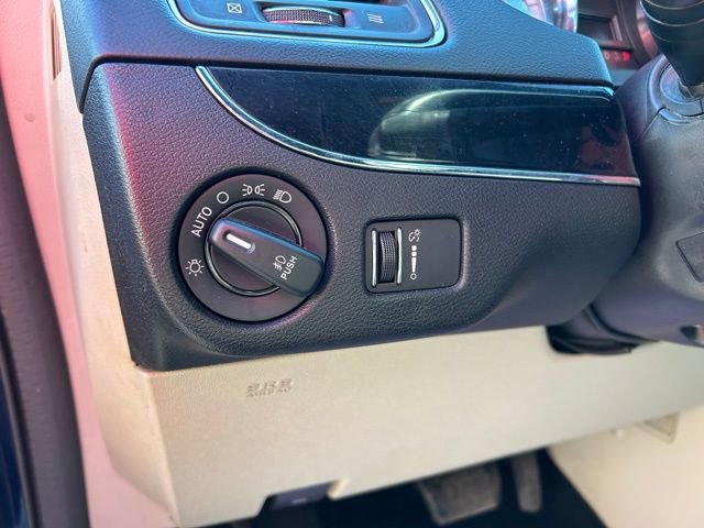 Used 2017 Dodge Grand Caravan SXT image 31