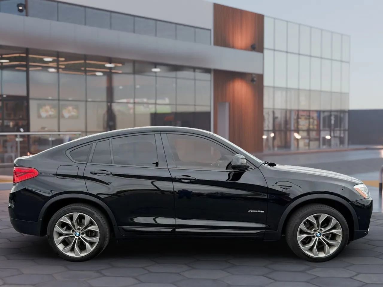 Used 2018 BMW X4 xDrive28i image 12