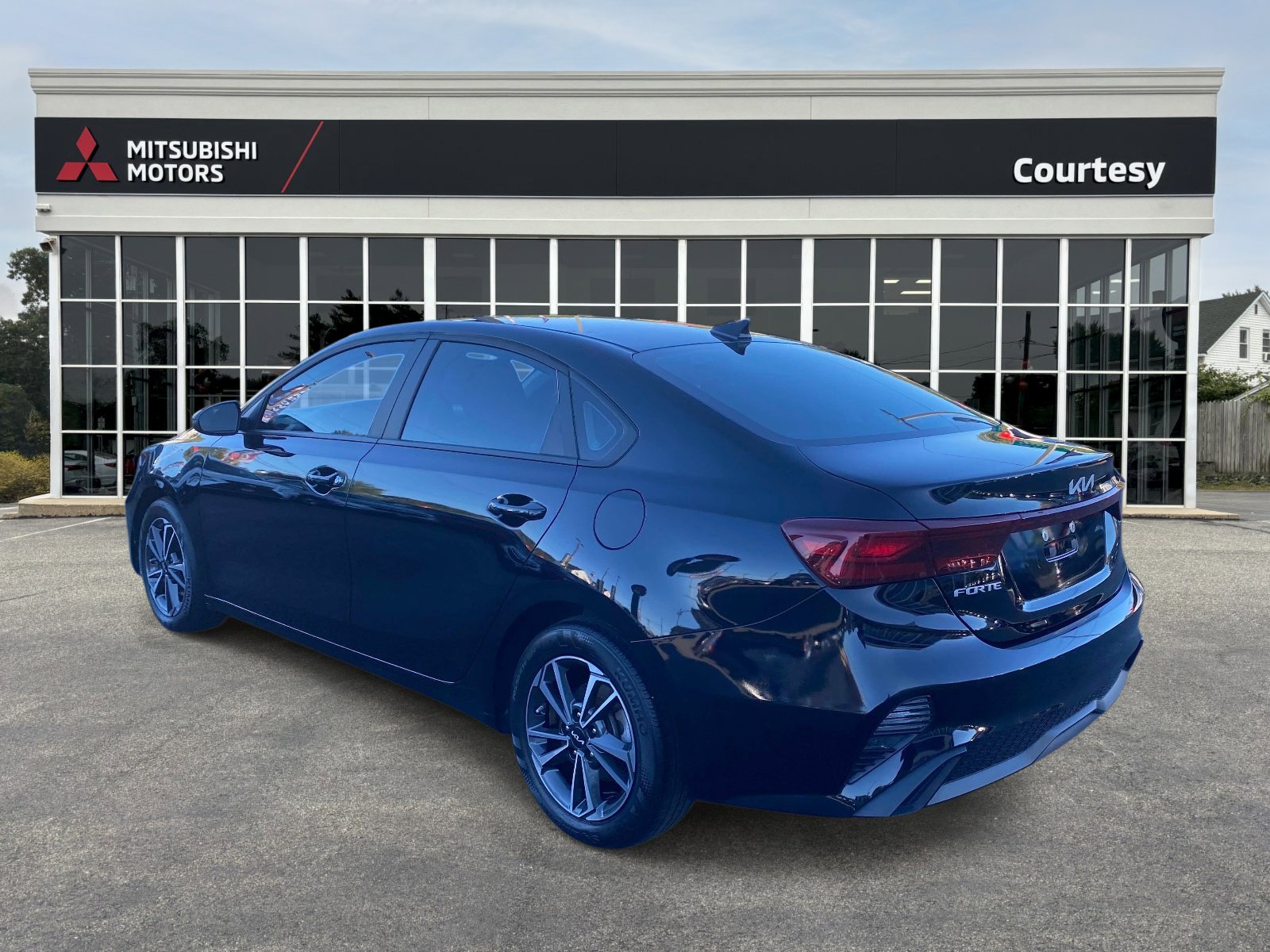 Used 2023 Kia Forte LXS w/ LXS Technology Package image 3