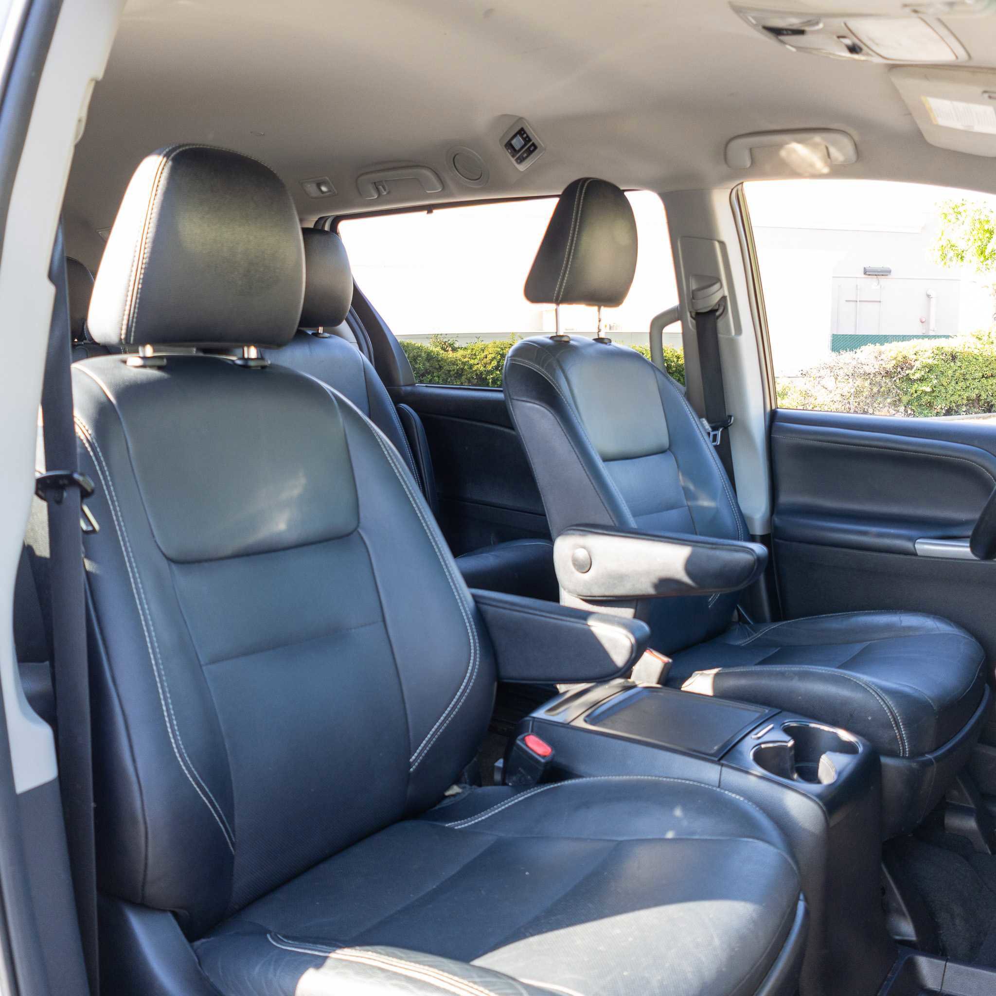 Used 2015 Toyota Sienna SE image 23