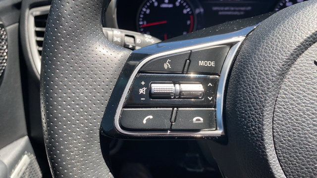 Certified 2022 Kia Seltos SX w/ Sunroof Package AWD/4WD image 32