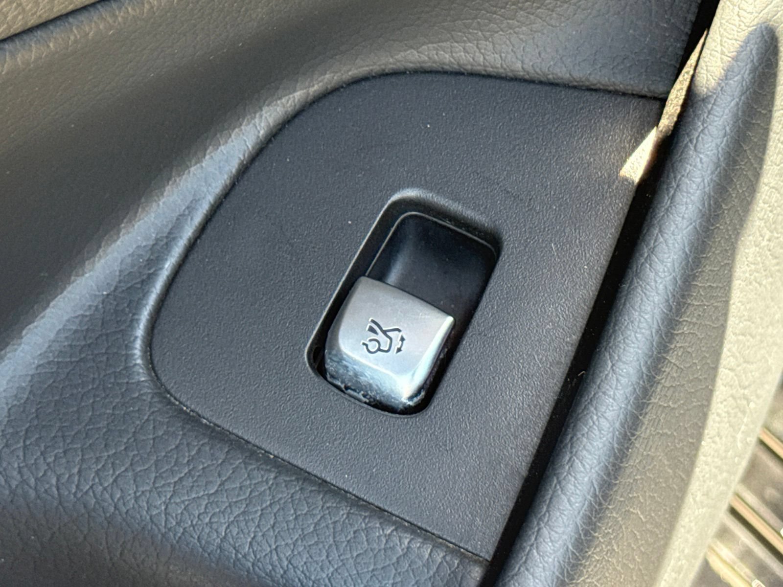 Used 2022 Mercedes-Benz E 350 Sedan image 24