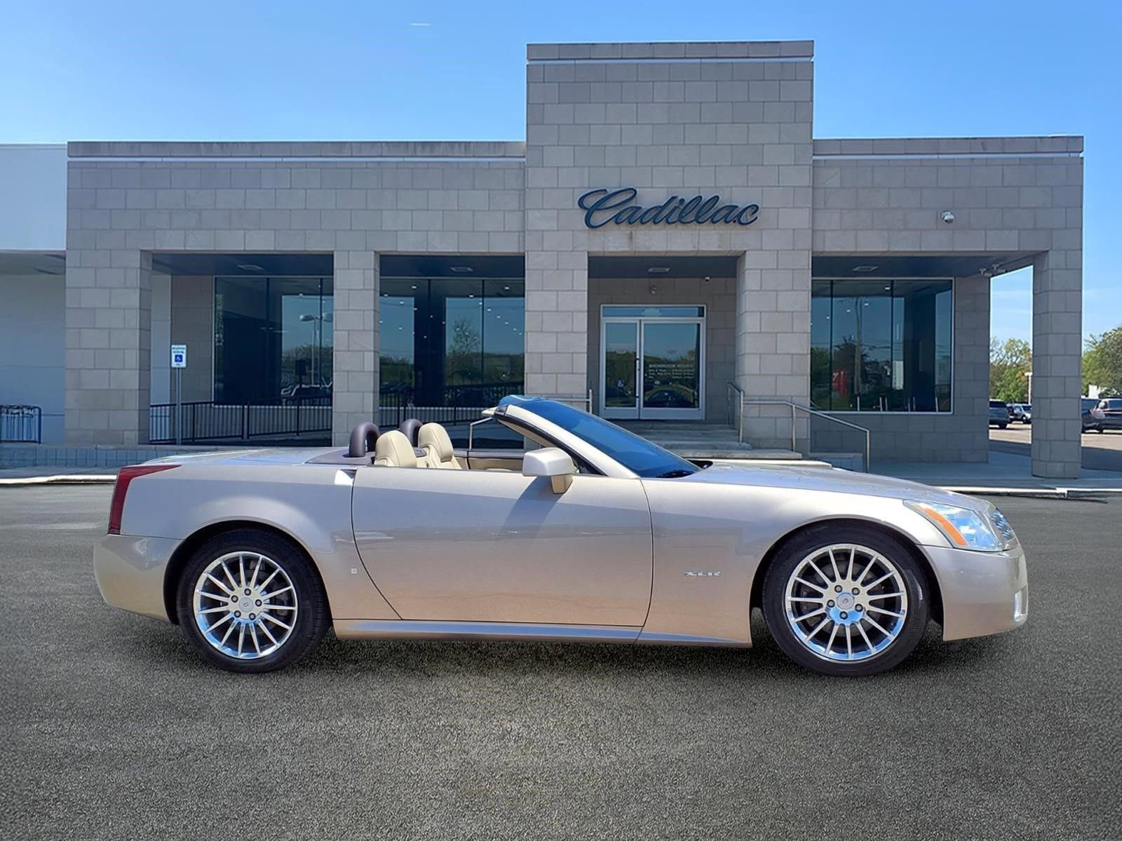 Used 2008 Cadillac XLR RWD image 5