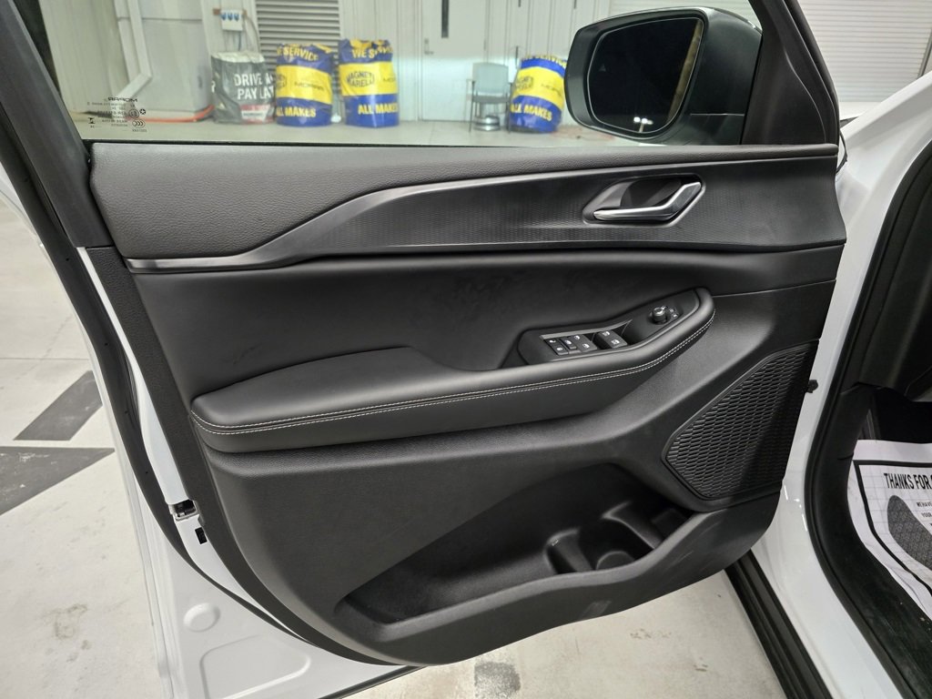 Used 2024 Jeep Grand Cherokee L Laredo w/ Luxury Tech Group I image 12