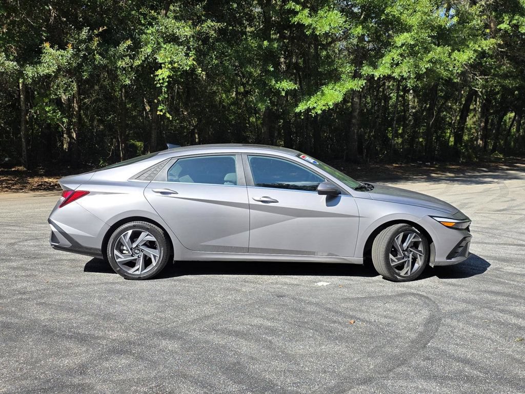 Used 2025 Hyundai Elantra SEL FWD image 33