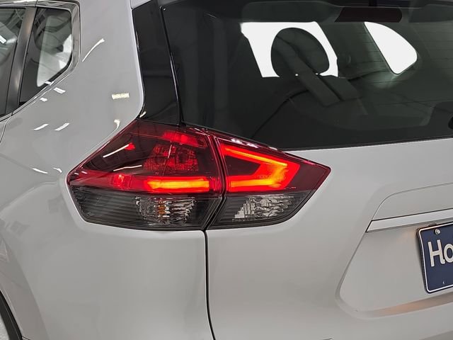 Used 2019 Nissan Rogue S image 33