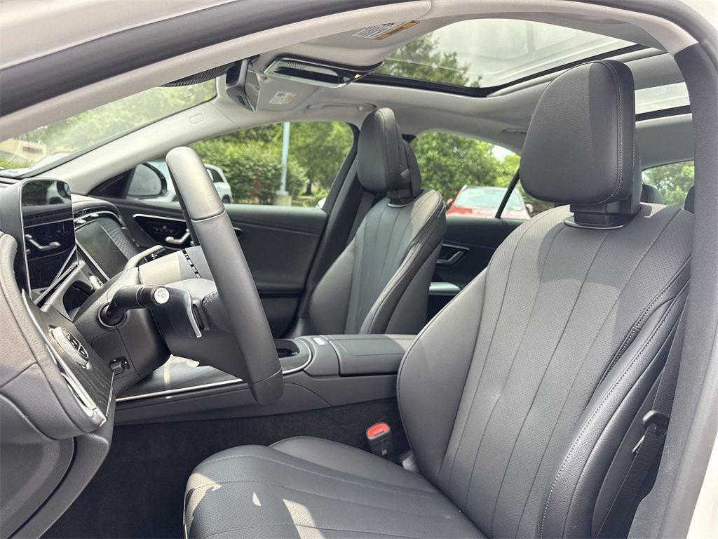Used 2025 Mercedes-Benz E 350 4MATIC Sedan image 12