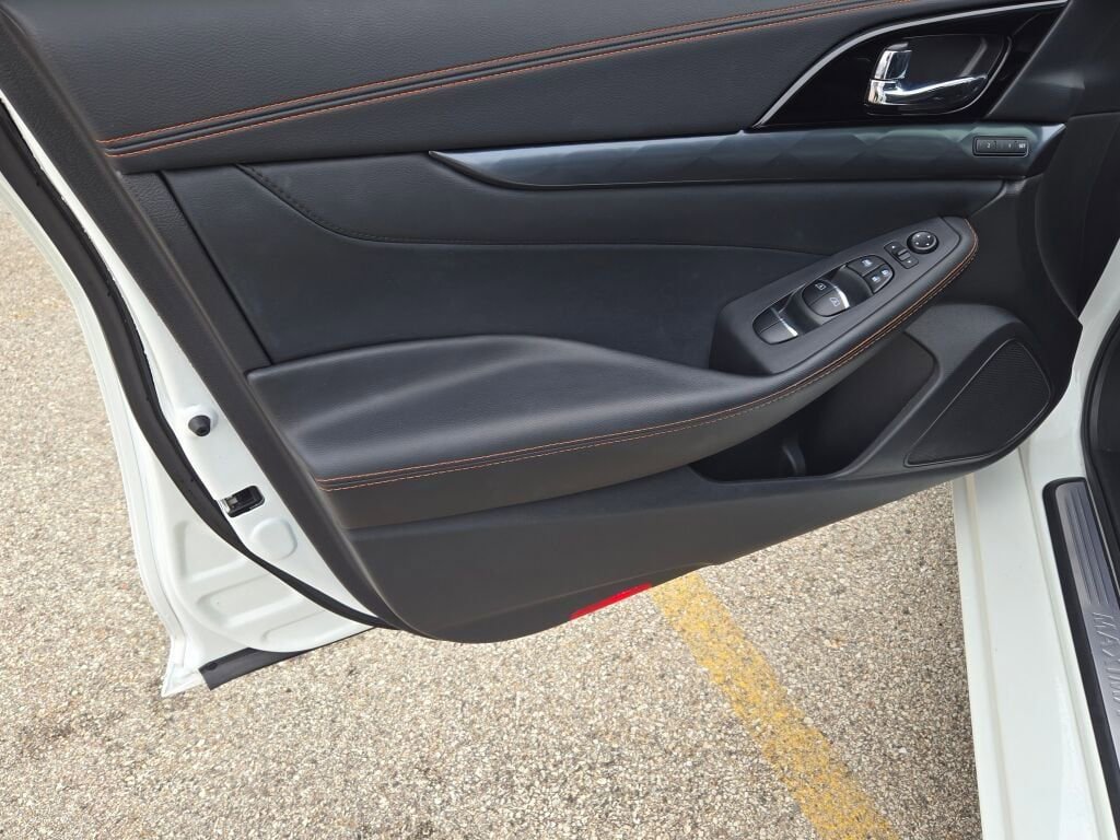 Used 2023 Nissan Maxima SR w/ Sport Mat Group FWD image 19